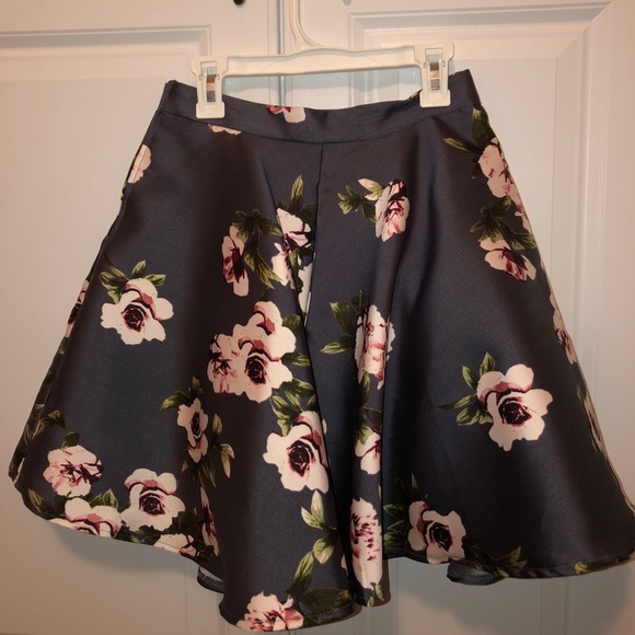 beautiful party dress - Picture 2 of 3